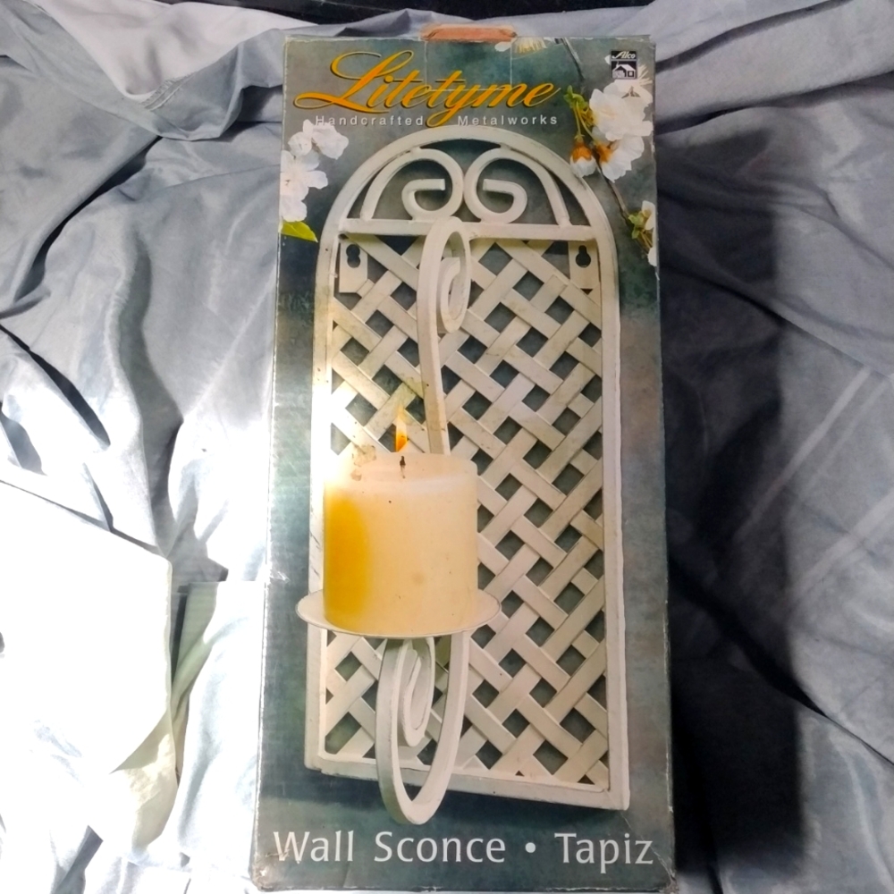 Litetime Vintage Cream Metal Wall Sconce Tapiz NIB